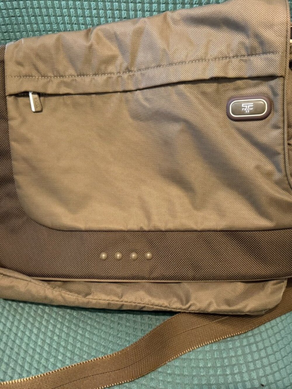 Tumi Khaki T-Tech Crossbody/Laptop/Messenger Adjustable Strap Bag: 5114MSS